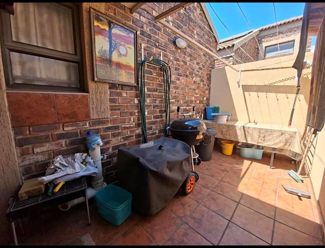 2 BEDROOM RETIREMENT UNIT FOR SALE IN THREE RIVERS